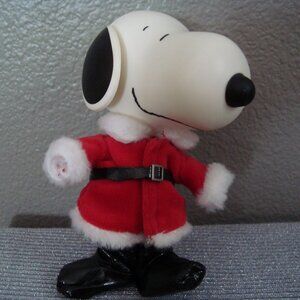 Movable Plastic Snoopy appox. 6.5 in tall
